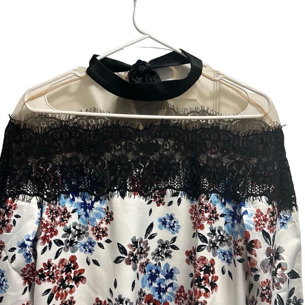 Women’s NBD Revolve White Floral Black Lace Blouse Sz:S - Picture 3 of 5